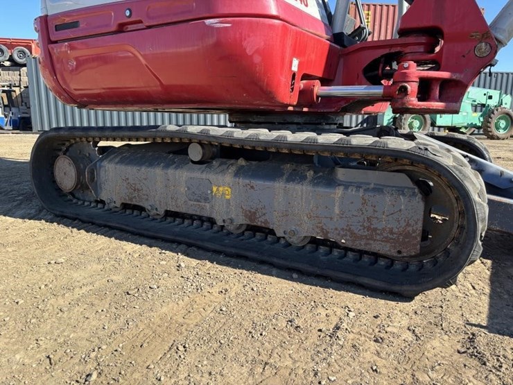 takeuchi-tb240-image-24