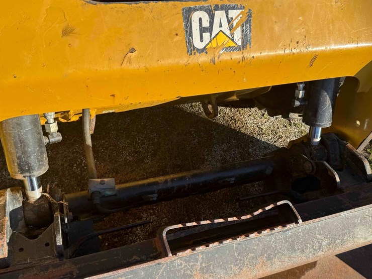 caterpillar-236d-image-8