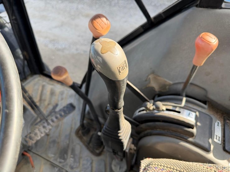 new-holland-3930-image-29