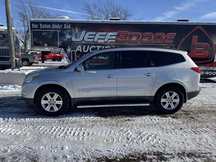 2009-chevrolet-traverse-image-2