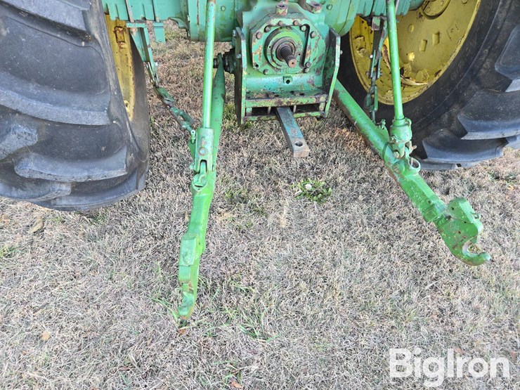 john-deere-3140-image-13