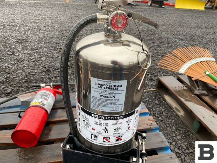 (2)-water-fire-extinguishers,-(2)-ansul-sentry-fire-extinguishers-image-3