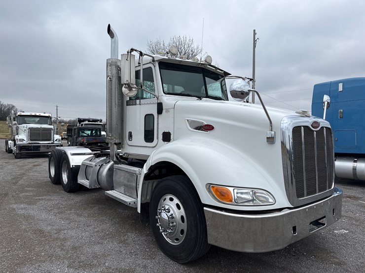 2008-peterbilt-386-image-2