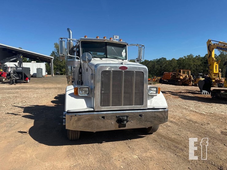 2012-peterbilt-367-image-13