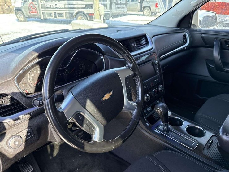 2015-chevrolet-traverse-image-13