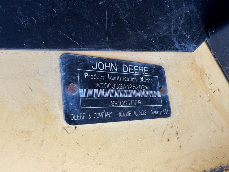 john-deere-332-image-13