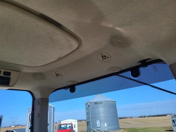 john-deere-8335r-image-61