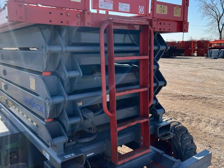 skyjack-sj8243rt-image-20