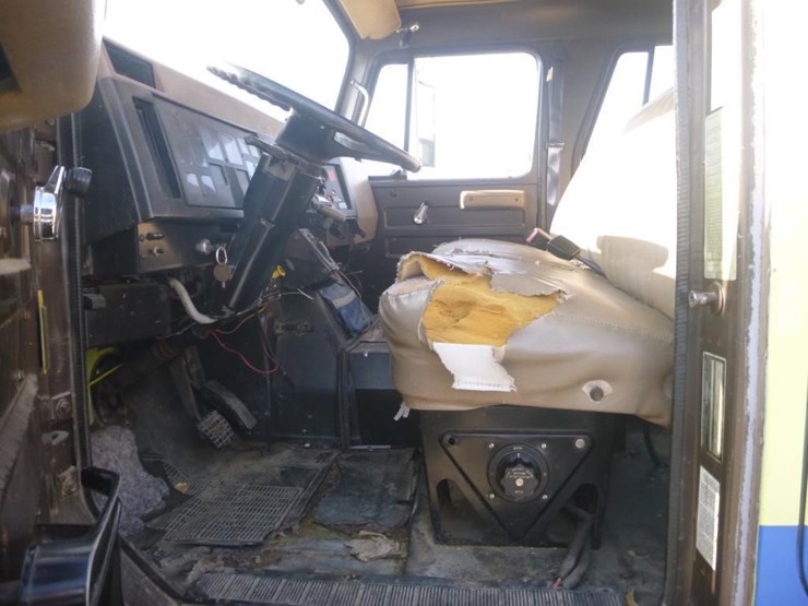 international-4900-image-14