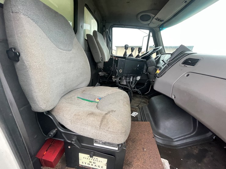 #1113-•-1998-ford-louisville-plow-truck-(has-mn-title)-image-52