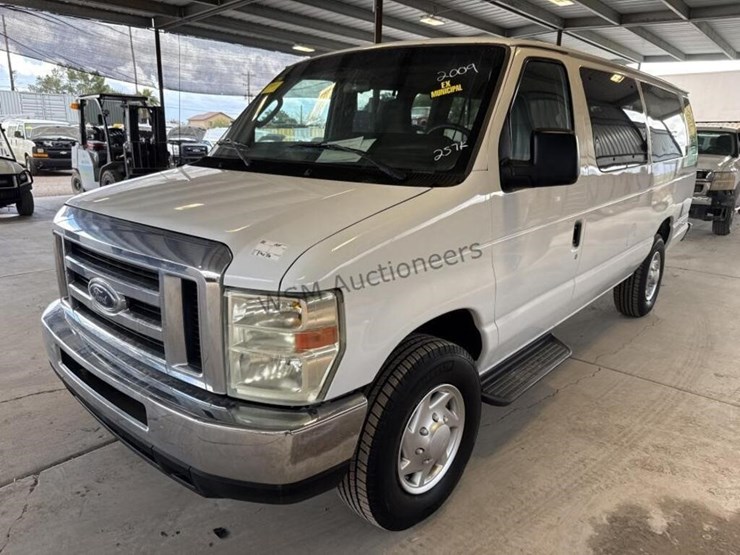 2009-ford-e350-image-4