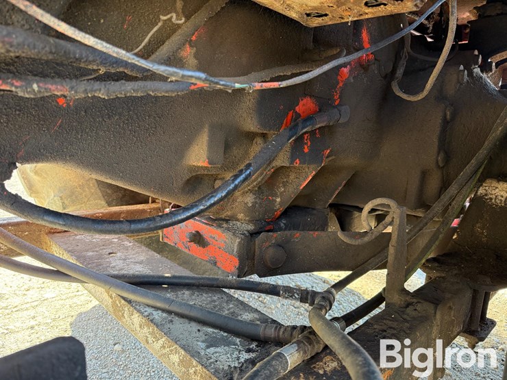 case-1370-2wd-tractor-image-10