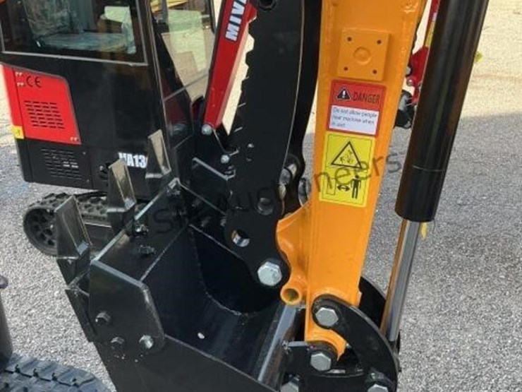 2025-miva-15-mini-excavator-image-5