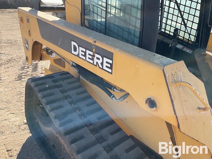 deere-ct332-image-12