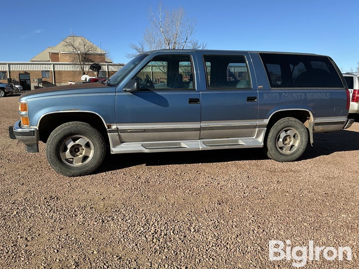 chevrolet-suburban-1500-image-8