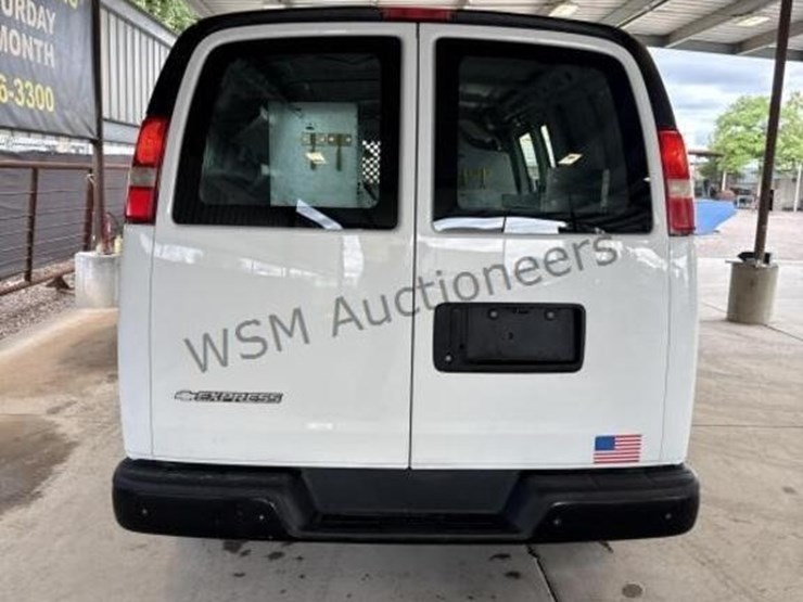 2014-chevrolet-express-2500-image-8