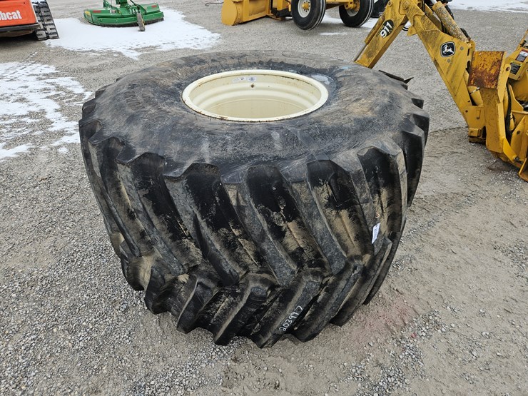 #203997-•-firestone-1250/50r32-tire&rim-image-1