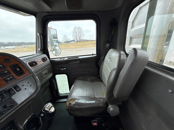 2008-peterbilt-386-image-24