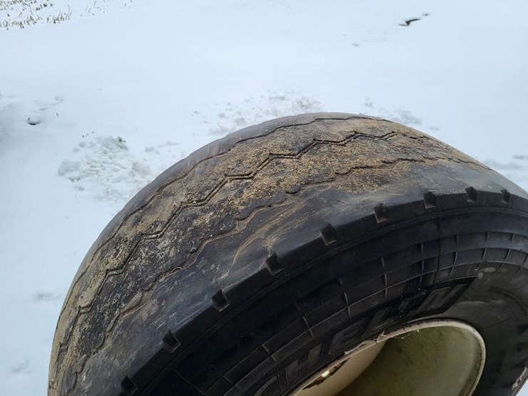 425/65r22.5-tire-w/8-bolt-rim-image-8