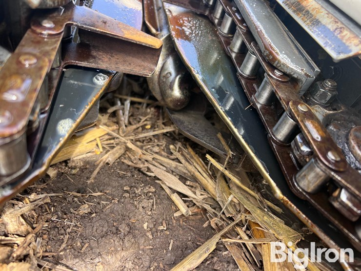 2010-gleaner-gl3000-6-6r30”-corn-head-image-17