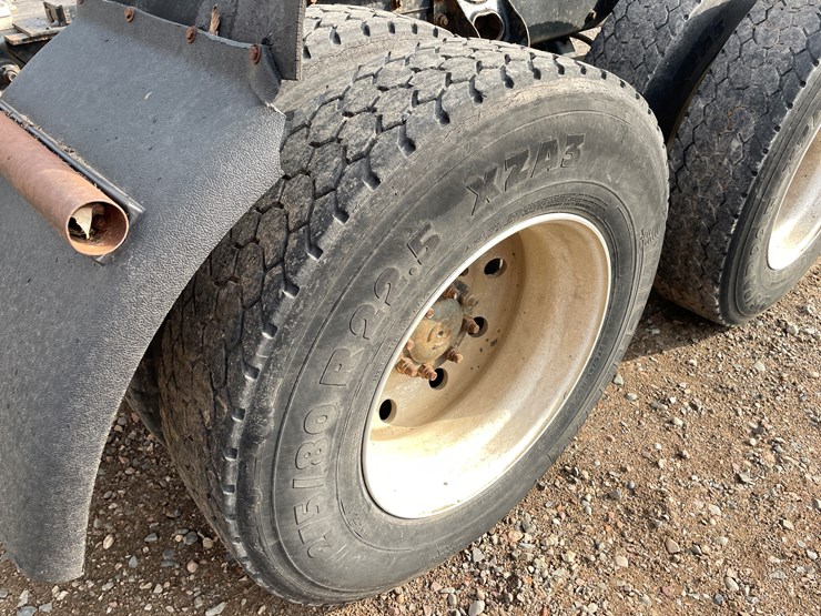 #1107-•-1994-international-truck-tractor-(has-mn-title)-image-10