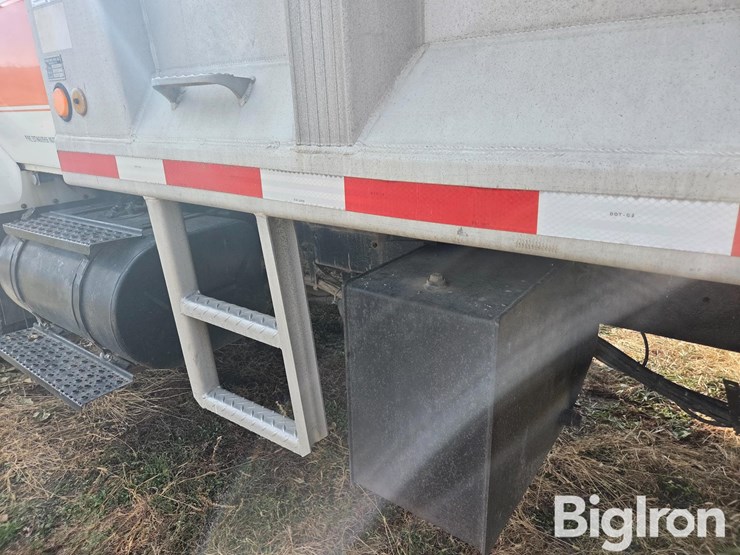 international-7400-image-14