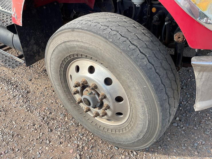 international-7400-image-18