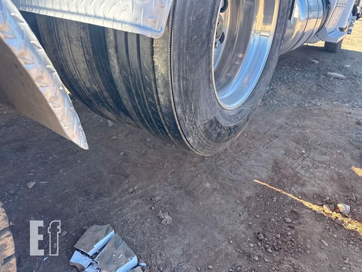 2012-peterbilt-367-image-22