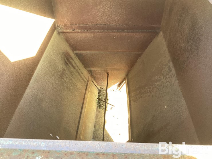 oklahoma-pride-325-bu-t/a-feeder-wagon-image-17