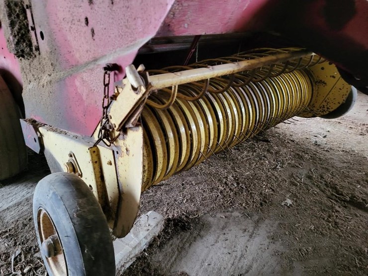 new-holland-851-image-22