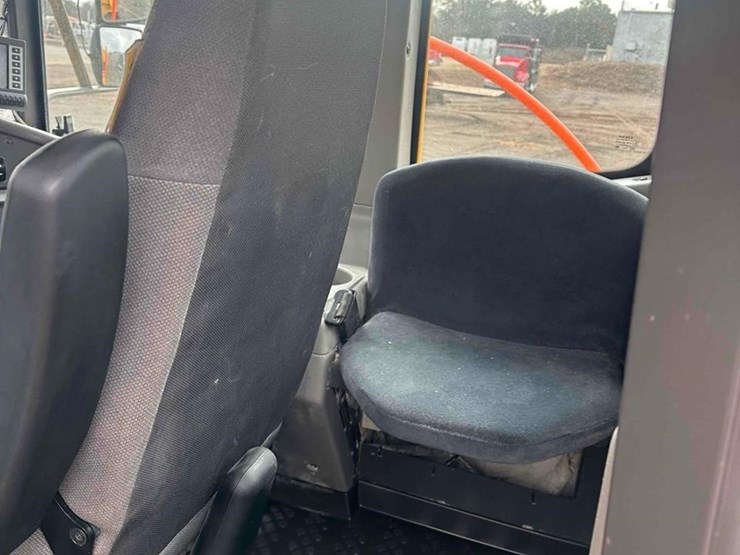 2019-volvo-a25g-image-34