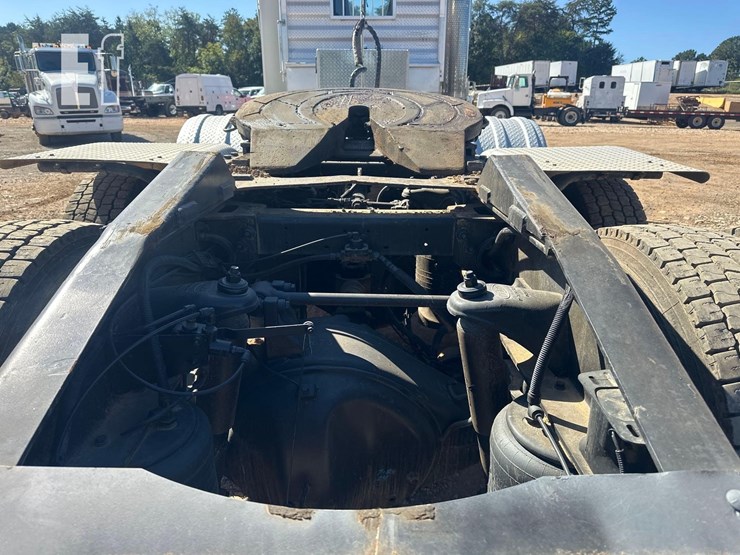 2012-peterbilt-367-image-18