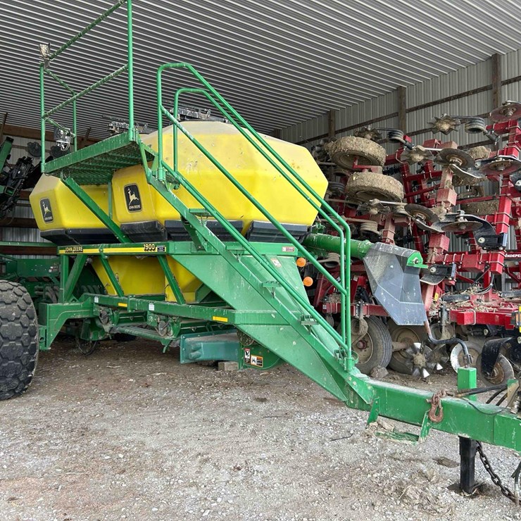 JOHN DEERE 1900