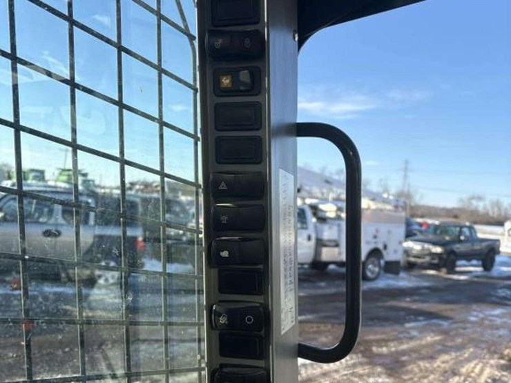 new-holland-l328-image-19