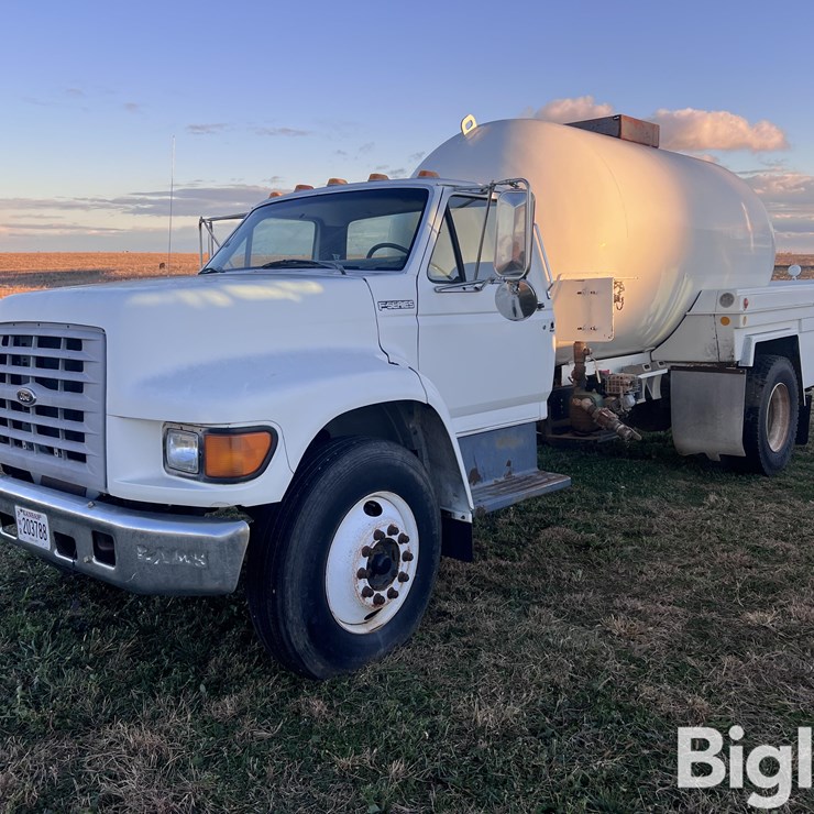 1998 FORD F700