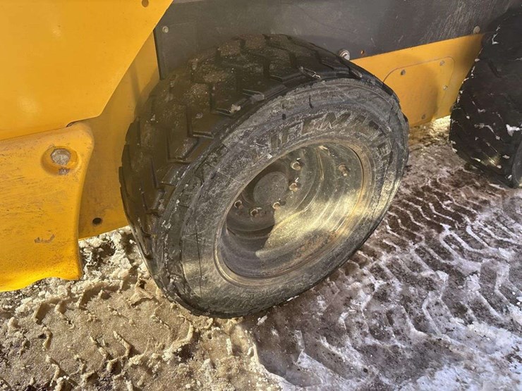 new-holland-l328-image-10