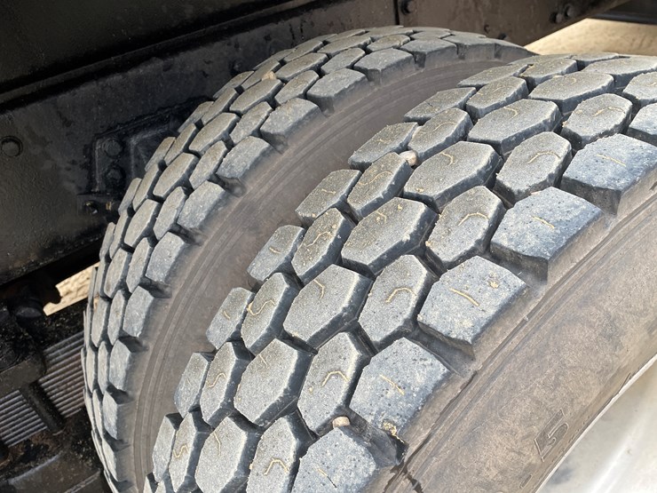 peterbilt-357-image-87