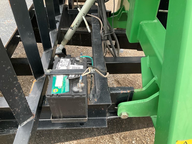 #2150-•-2017-roadster-trailer-with-a-farma-c6,-3-g2-loader-image-13