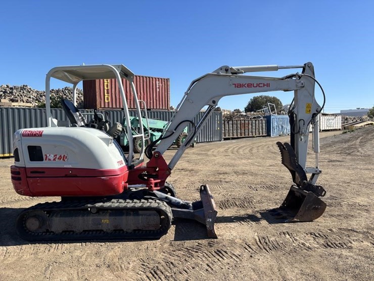 takeuchi-tb240-image-7