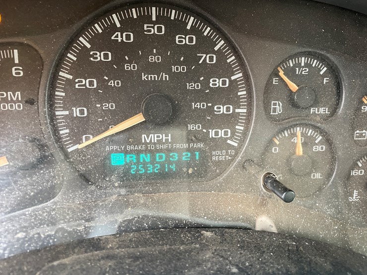 #1169-•-2001-chevrolet-3500-dump-box-truck-(has-mn-title)-image-19