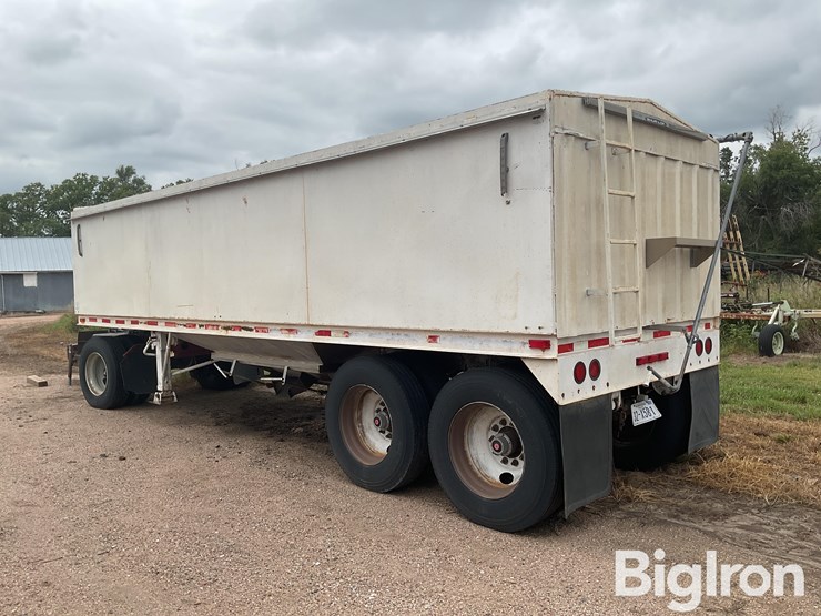 neville-trailer-image-7