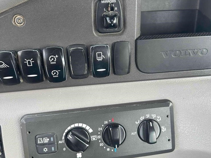 2019-volvo-a25g-image-28