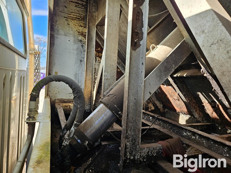 international-4900-image-20