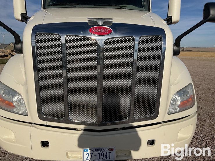 2020-peterbilt-579-image-10