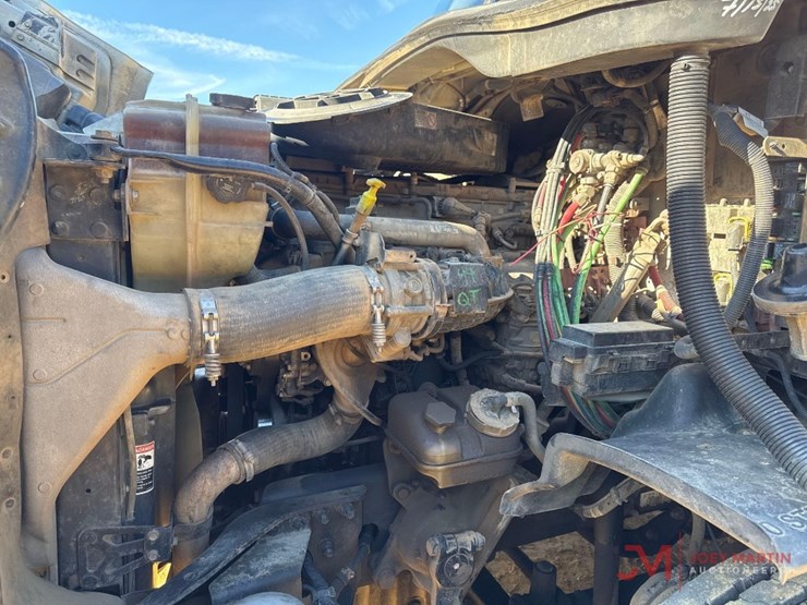 2014-freightliner-cascadia-evolution-day-cab-truck-tractor-image-15