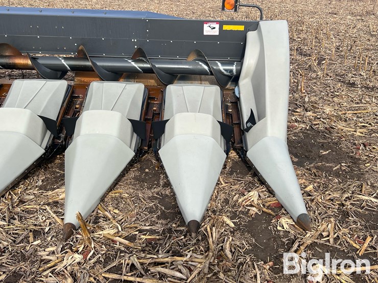 2010-gleaner-gl3000-6-6r30”-corn-head-image-12