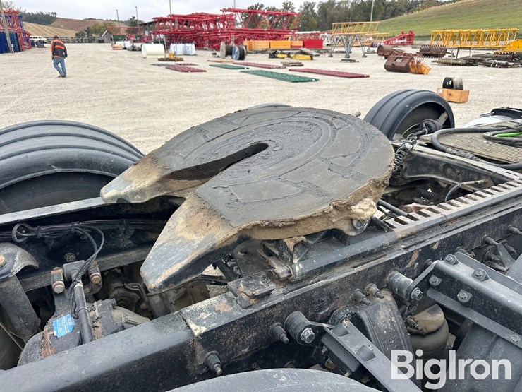 2016-peterbilt-389-image-11