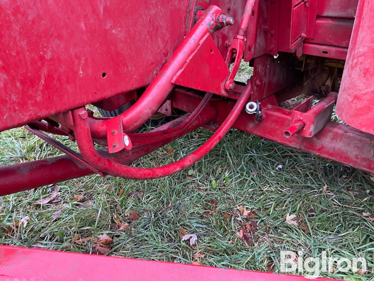 new-holland-565-image-17