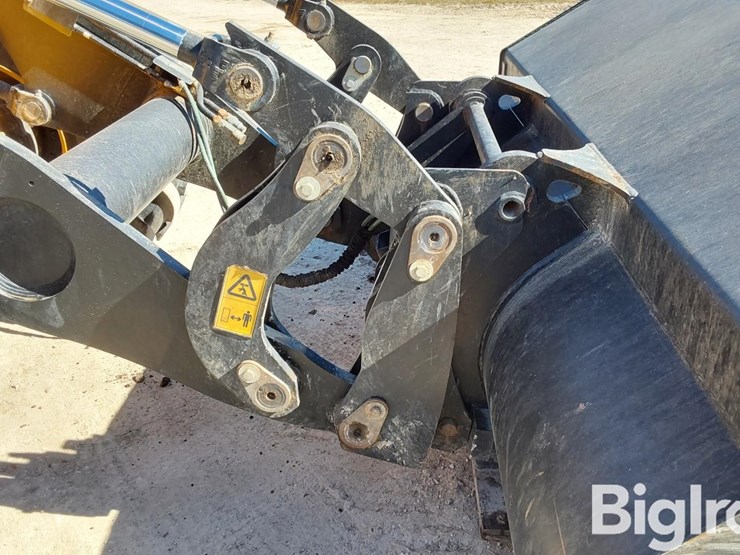 2017-jcb-427-image-18