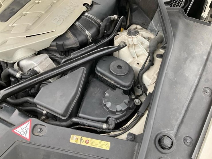 #2053-•-2010-bmw-550gt-car*-image-39